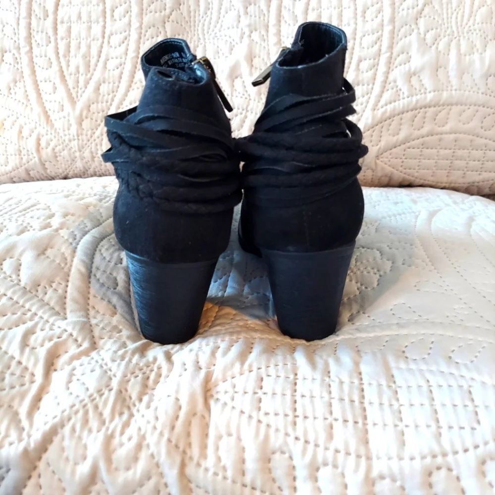 BAMBOO black suede